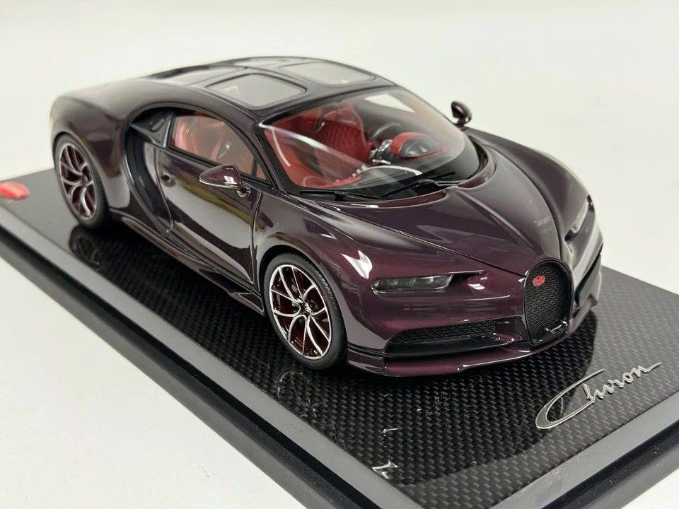 1/18 MR Collection Bugatti Chiron Sky View Red Carbon Black Carbon base BUG08E - Image 4 of 4
