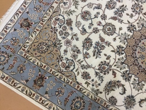 4'.3" X 6'.2" Fine Quality Ivory Oriental Area Rug Hand Knotted Wool & Silk - Picture 9 of 12