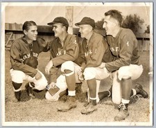 1946 RAY HEMMETT MARCHY SCHWARTZ, BENGSTON MAL ELWARD FOOTBALL Press Photo S1F8