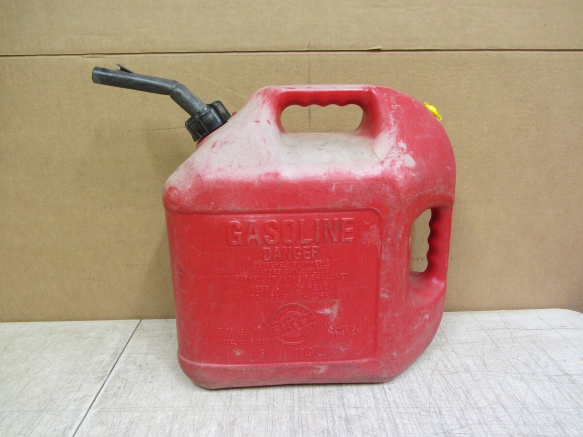 VTG BLITZ 11833 5 GALLON PLASTIC VENTED GAS CAN W SPOUT VTG BLITZ 11833 5 GALLON PLASTIC VENTED GAS CAN W SPOUT