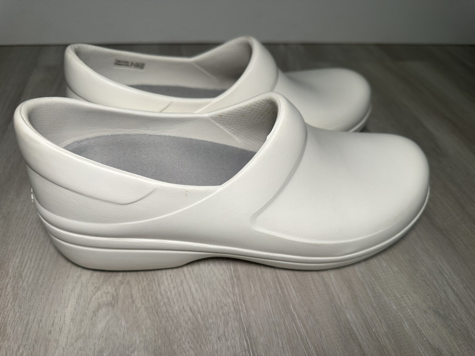 Crocs Womens Size 11 Neria Pro II White Nursing Clogs with Comfort Support