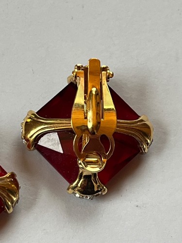 Stunning Swarokvski Swan Signed Rich Red Square Glass w Goldtone Cross & Clear - Picture 7 of 14