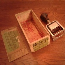 ROBERTS ANTIQUE MODEL 49 AUTOMATIC NUMBERING MACHINE WITH DOVE TAILED WOOD BOX