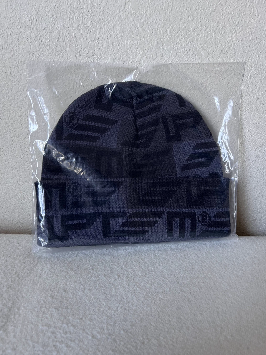 Supreme Geo Monogram Beanie   Noir   NEUF