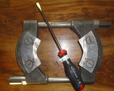 gros extracteur décolleur de roulement Wilmonda et un tournevis Facom