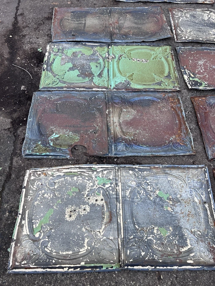 Lote ANTIGA TELHA DE TETO DE METAL ESTANHO RECUPERADA VINTAGE Peças Quadradas Grandes Vitorianas - Imagem 3 de 4