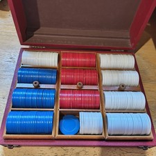 Vintage Poker Chips  Suit Case With Bakelite Handle Red White Blue