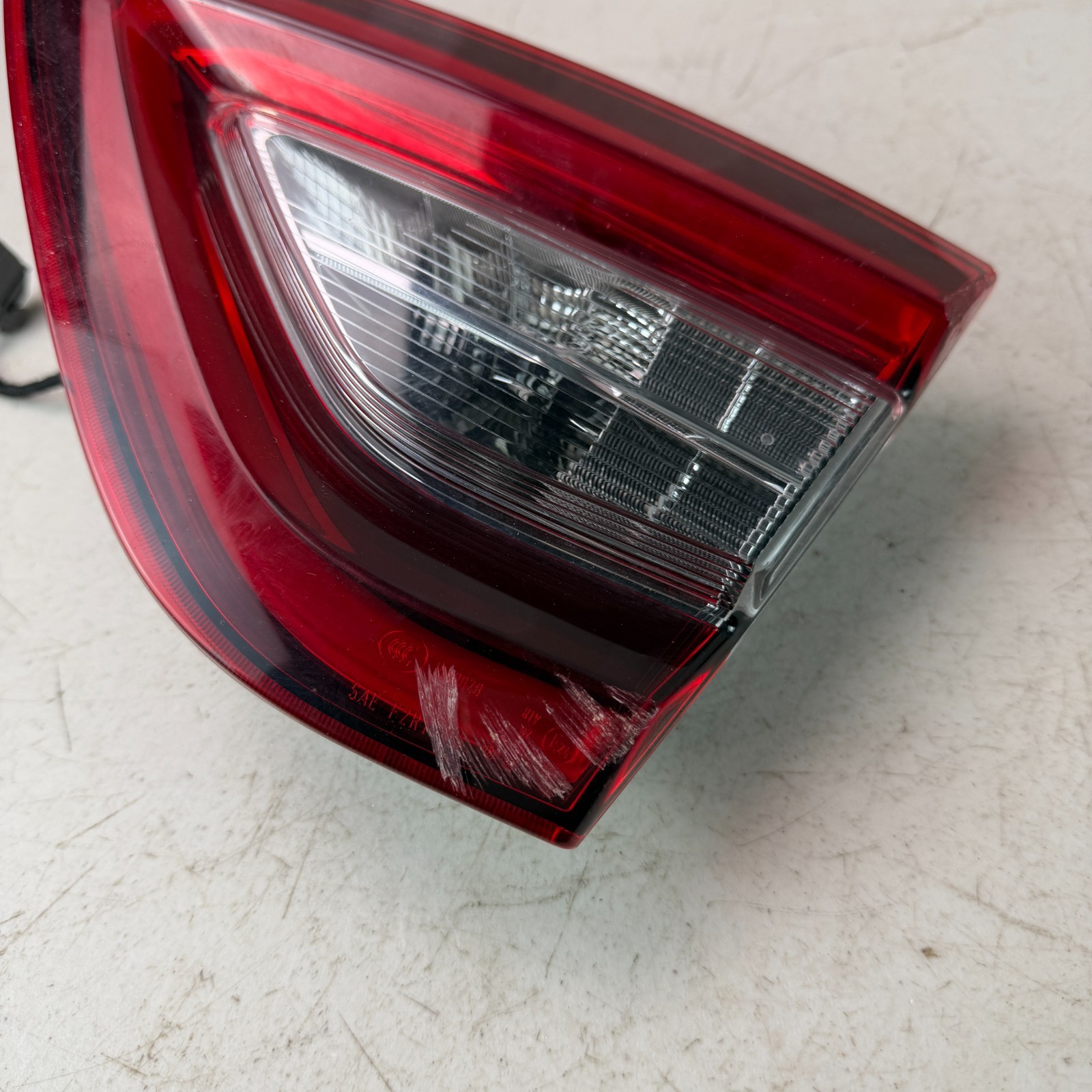 2017-2024 MASERATI LEVANTE REAR RIGHT PASSENGER INNER TAIL LIGHT LAMP 20680220
