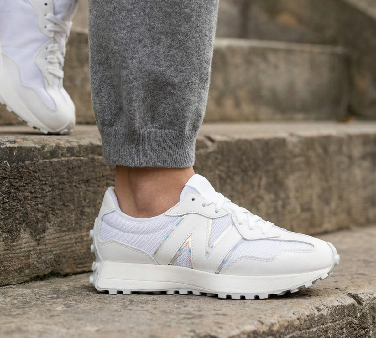 New Balance 327 ホワイト スニーカー New Balance 327 Unisex Women 11.5/Men 10 Sneaker Shoes White