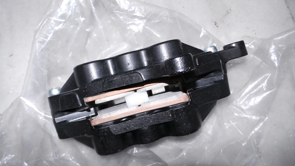 SUZUKI GSXR 1300 HAYABUSA 2001 RIGHT FRONT BRAKE CALIPER NEW NO BOX NEW LOOK - Image 4 of 4