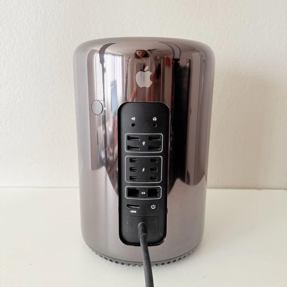 Apple Mac Pro A1481 | Xeon E5-1650v2 | 3.0GHz | 500GB SSD | 64GB RAM | Monterey - Image 2 of 4