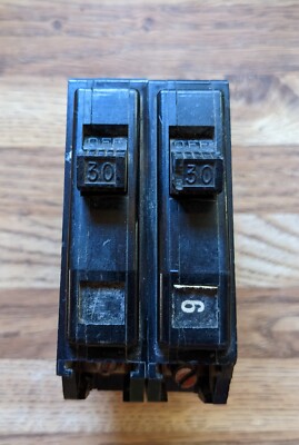 INTERRUPTOR TERMOMAGNÉTICO DE 3 POLOS ENCHUFABLE 30 AMPERES SQUARE D