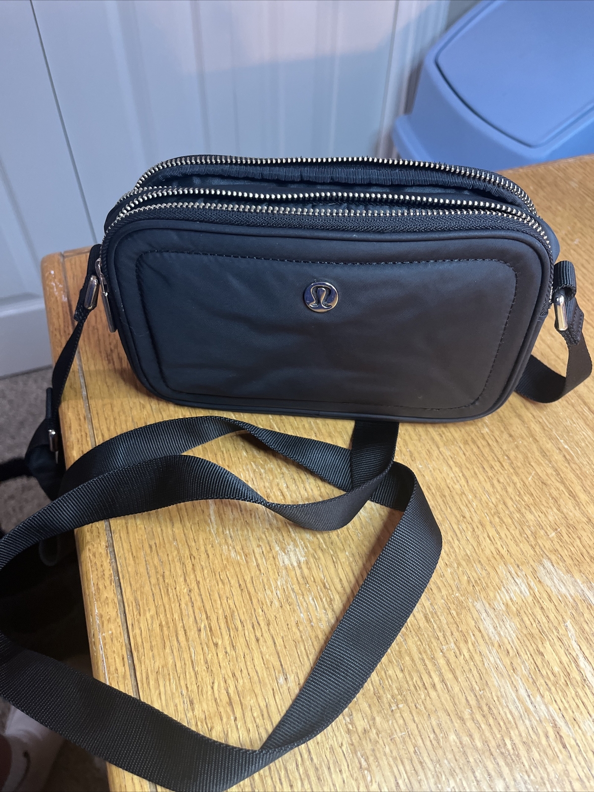 Lululemon CROSSBODY CAMERA BAG BLACK Gem