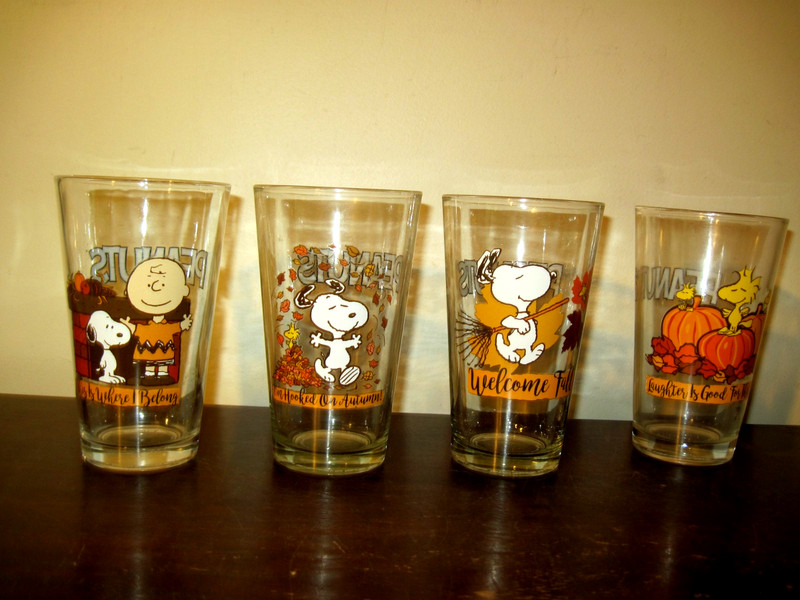 Set of 4 Peanuts Glasses/Tumblers Snoopy Charlie Brown Woodstock Fall/Autumn 