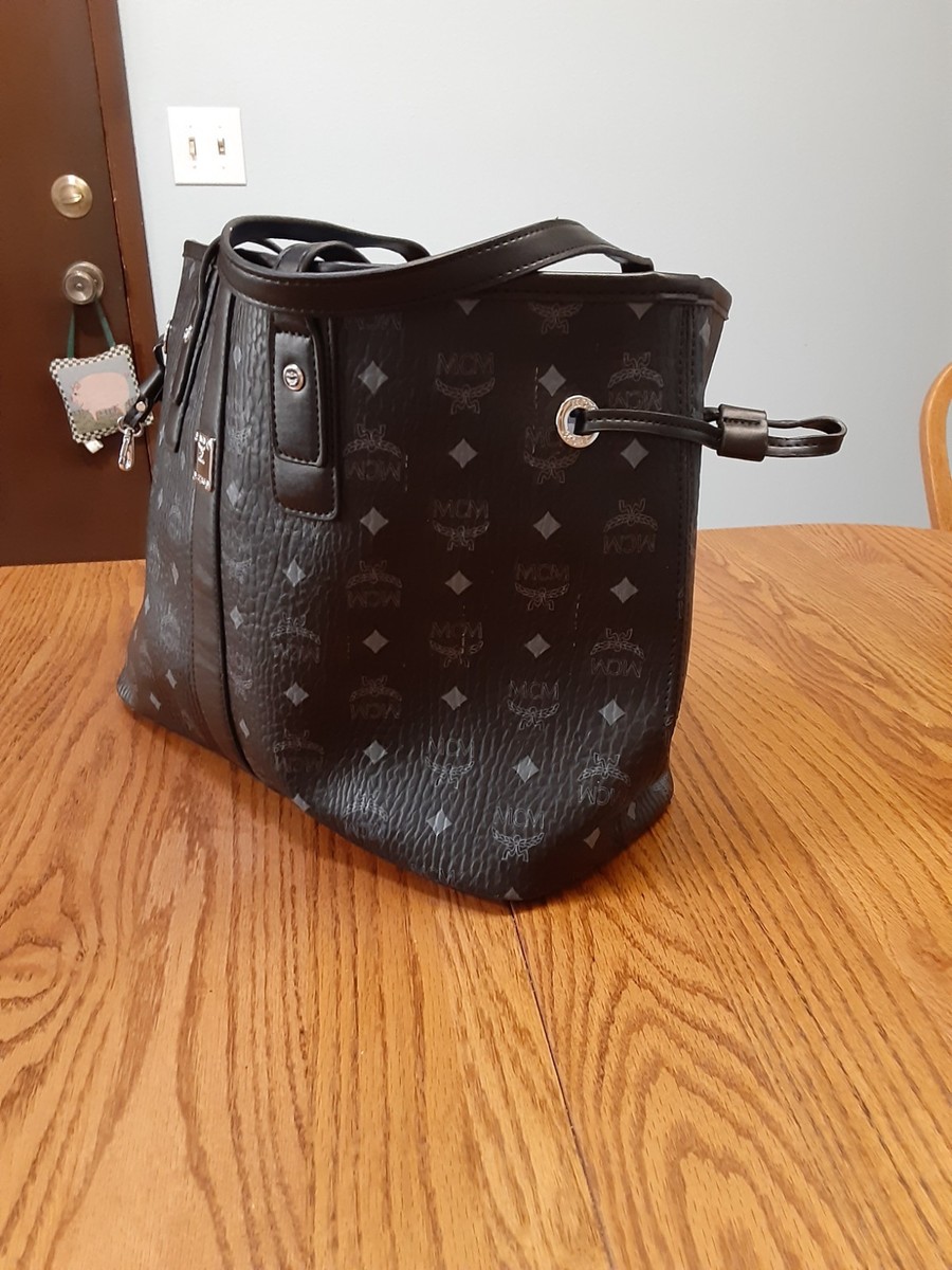 MCM F3286 Visetos Medium Liz Reversible Shopper Tote Black Very
