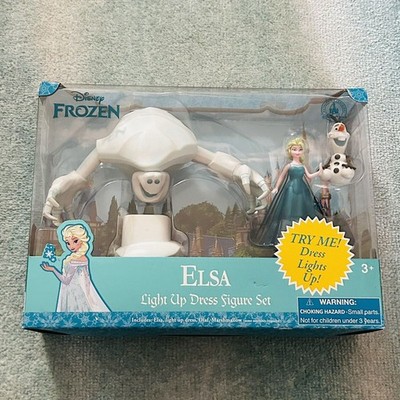 ELSA LIGHT UP DRESS FIGURE SET (Dress Does Not Light Up)