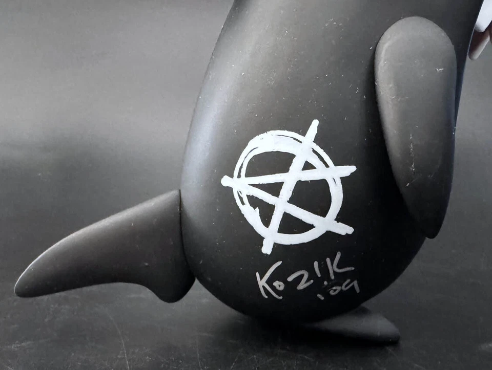 Frank Kozik Firmado ToyQube 2008 SDCC 8" NEMO Anarchy Sharky Nuevo en Caja LE 100 Autógrafo Foto 2 de 4