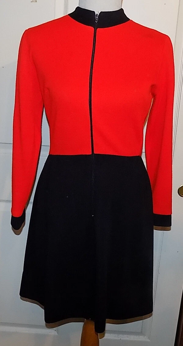 Vintage 70s Red Black Knit Long Sleeved Dress Size 12 Zip Front