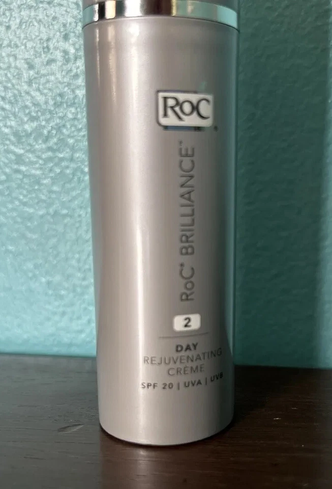 Crema rejuvenecedora de día RoC Brilliance 0,96 fl oz FPS 20 crema hidratante descontinuada Foto 2 de 4