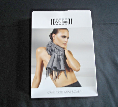WOLFORD LADIES SCARF NEW ORIGINAL PACKAGING CAPE COD MINI SCARF LANTANA ORANGE 100% CASHMERE RARE
