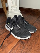 Nike Girl s Black Athletic Sneakers with White Swoosh Size 7Y
