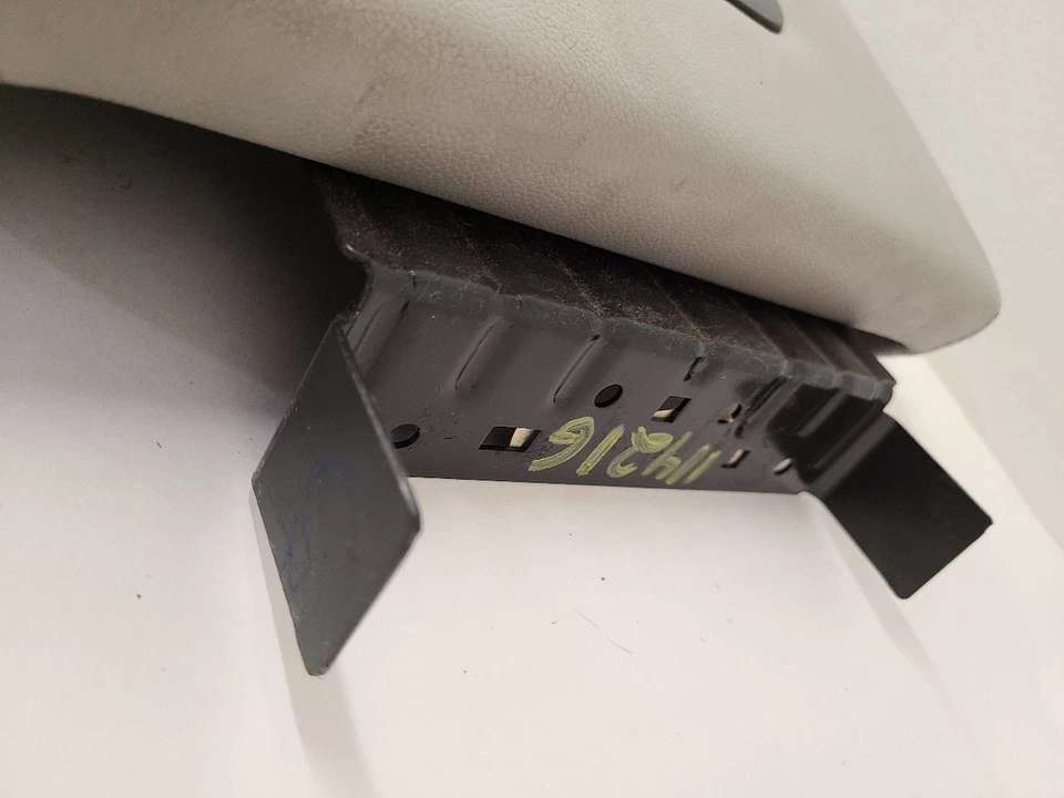 2010-2014 CHEVROLET SUBURBAN 1500 Console Front Floor W Entertainment Center Lid Foto 4 de 4