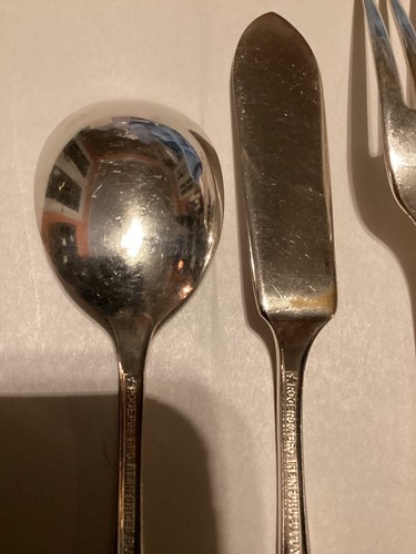 Rogers Bros. -IS Southern Splendor  Silverplate, Five Pieces of Flatware - Picture 15 of 24