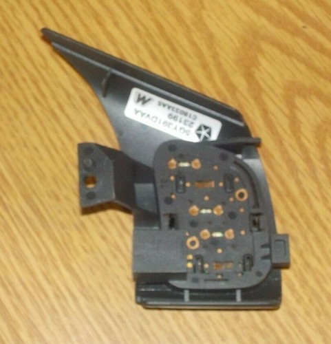 2004 Jeep Grand Cherokee Cruise Control ON/OFF SET Switch 5GY391DVAA - Black - Picture 3 of 3