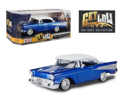 Motormax 79030BL 1/24 1957 Chevrolet Bel Air Lowrider Candy Blue