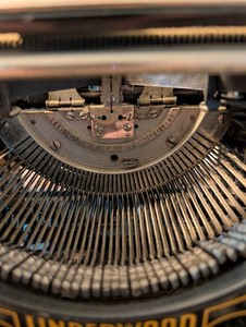 Underwood Typewriter Black