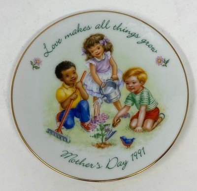 VINTAGE Avon 1997 Love Makes All Things Grow Mother's Day Plate 5''