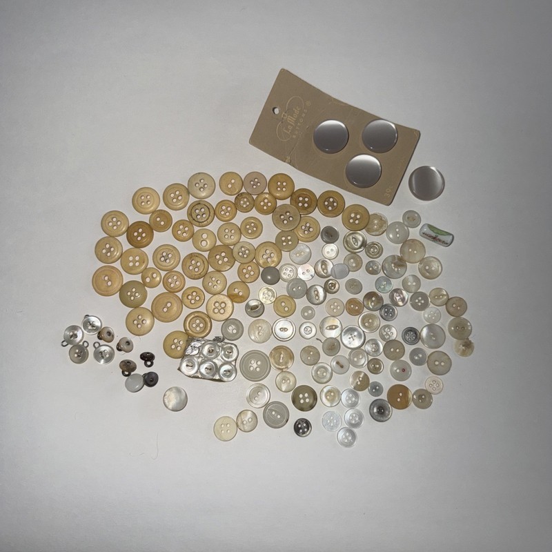 Lot Vintage Antique Mother Of Pearl La Mode and Other Buttons