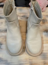 GIRLS ART CLASS IVORY PRIYANKA ZIPPER BOOTIES SIZE 2 IN GREAT CONDITION