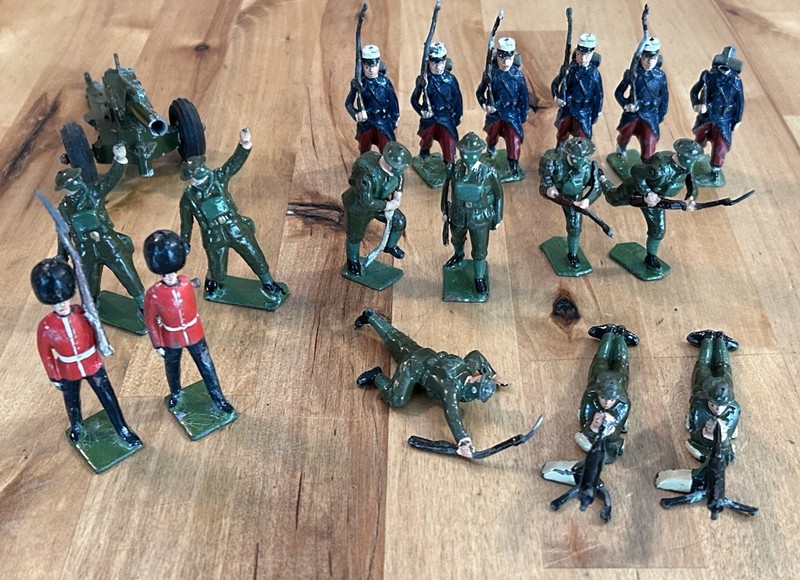 17 VTG BRITAINS Toy Soldiers 2 Scot Guard 2 Gunners 7 Gas Mask 6 French Legion