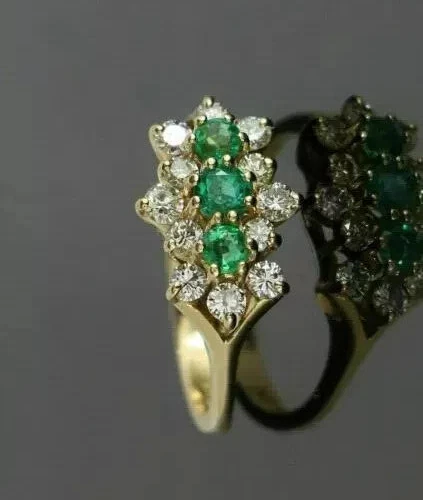 Alianza de boda redonda simulada de 2 quilates para mujer de oro amarillo de 14 quilates Foto 4 de 4