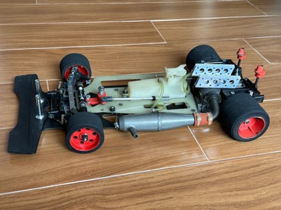 Vintage Associated 1/8 RC300 Nitro Race Car