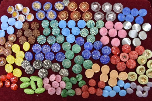 183 pcs LOT OLD CZECH RARE VINTAGE GLASS BUTTONS 1930´s ART-DECO - Picture 2 of 2