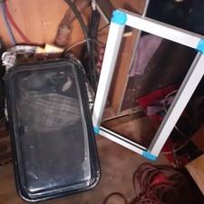 fenêtre pour  camping car avec rideau intérieur fixation de des deux cote 