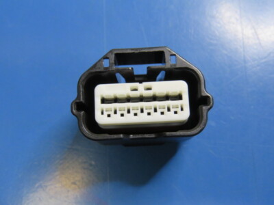 Yazaki 7283-8854-30 Qty of 20 per Lot RH TYPE CONNECTOR 12P SUB