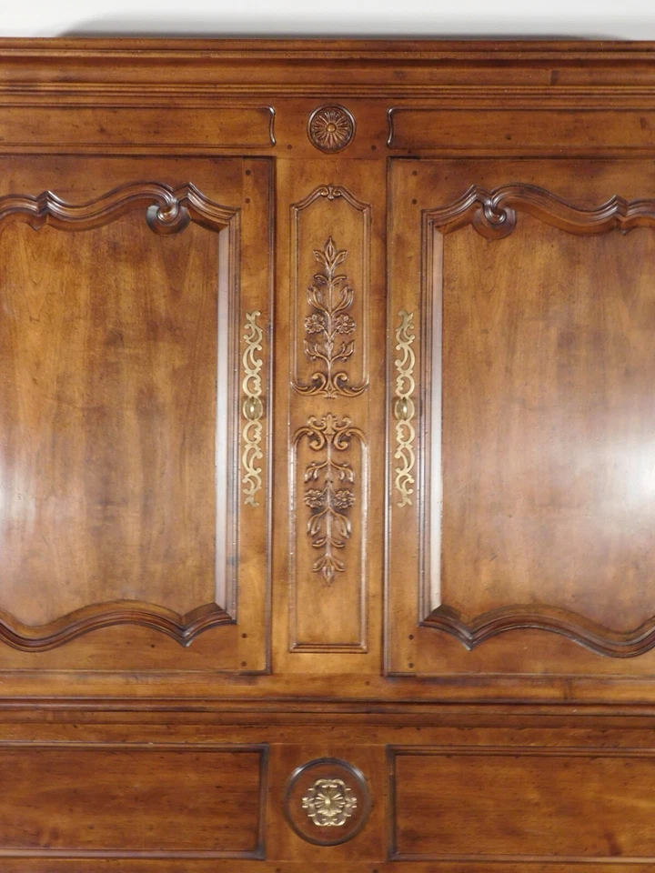 MASIVO Henredon Villandry Colección Nogal Burled Bar/Librería Secretaria Foto 2 de 4