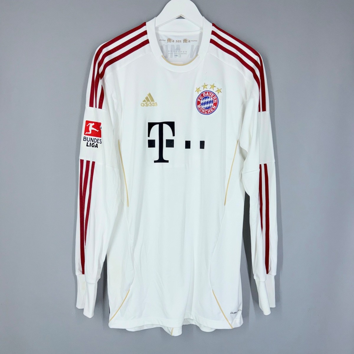 BAYERN MUNICH 2011 2012 GOALKEEPER JERSEY SHIRT #1 NEUER V13252