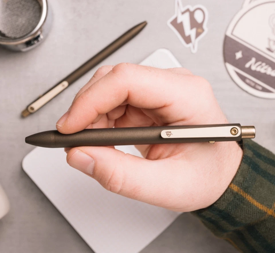 Bolígrafo Tactile Turn Otoño 2023 Lanzamiento Estacional ÚLTIMO Nitro Slim Corto - Nuevo Fuera de Stock Foto 3 de 4