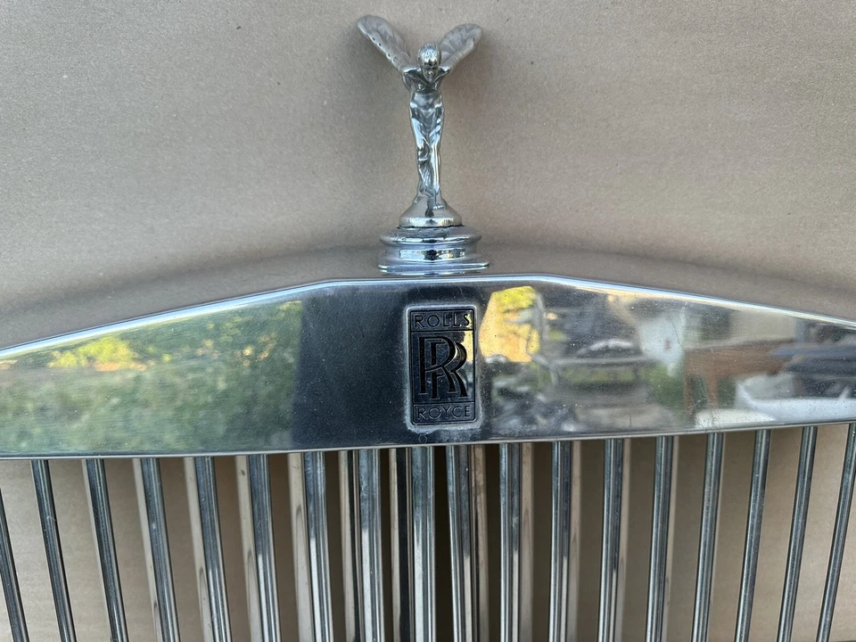 1981-1995 Rolls Royce Silver Spur Front Grille Assembly. - Image 3 of 4