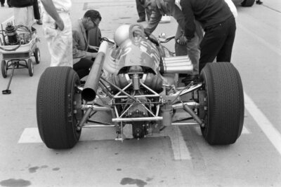 Walt Hansgen, Kjell Qvale, Huffaker Offenhauser Indy Car 1964 Racing Old Photo 4