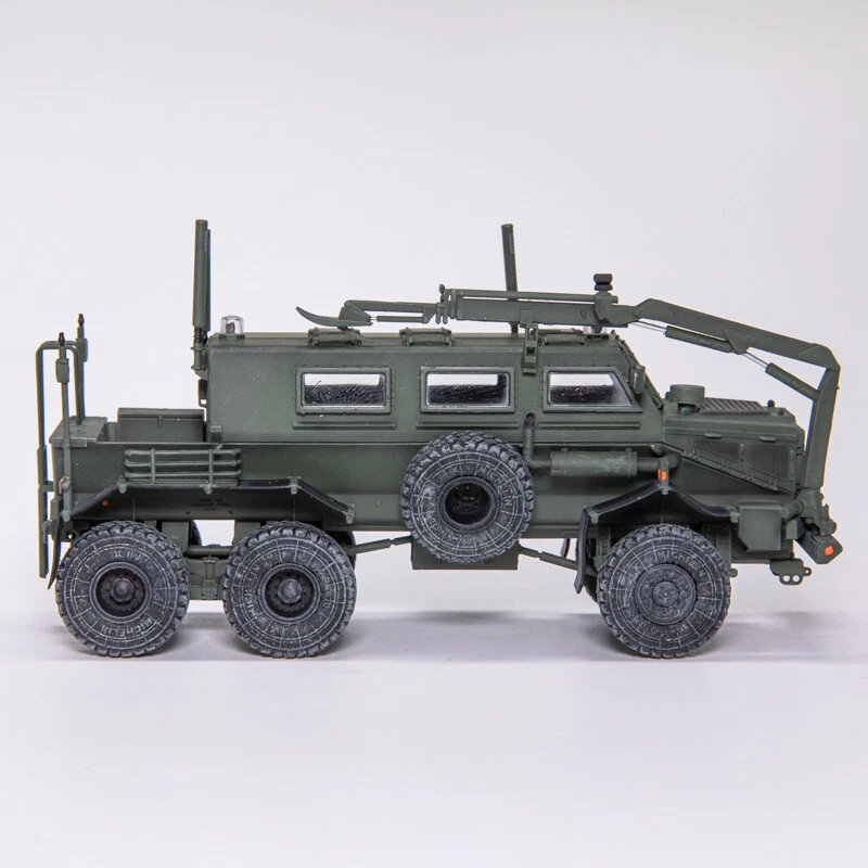 1/72 T-Model Buffalo Lightning Protection Vehicle Model Big Buffalo US Army 2004 - Image 4 of 4