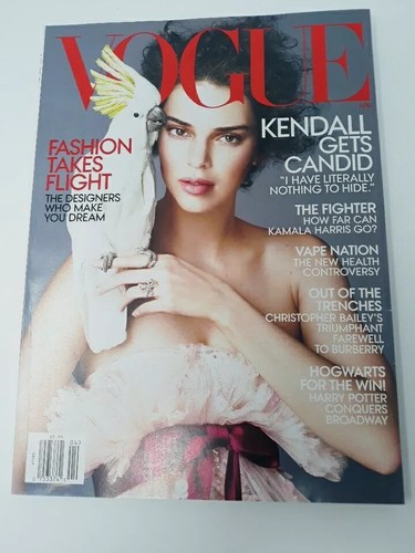 Vogue Magazine April 2018 Kendall Jenner Print Ads - 第 1/4 張圖片