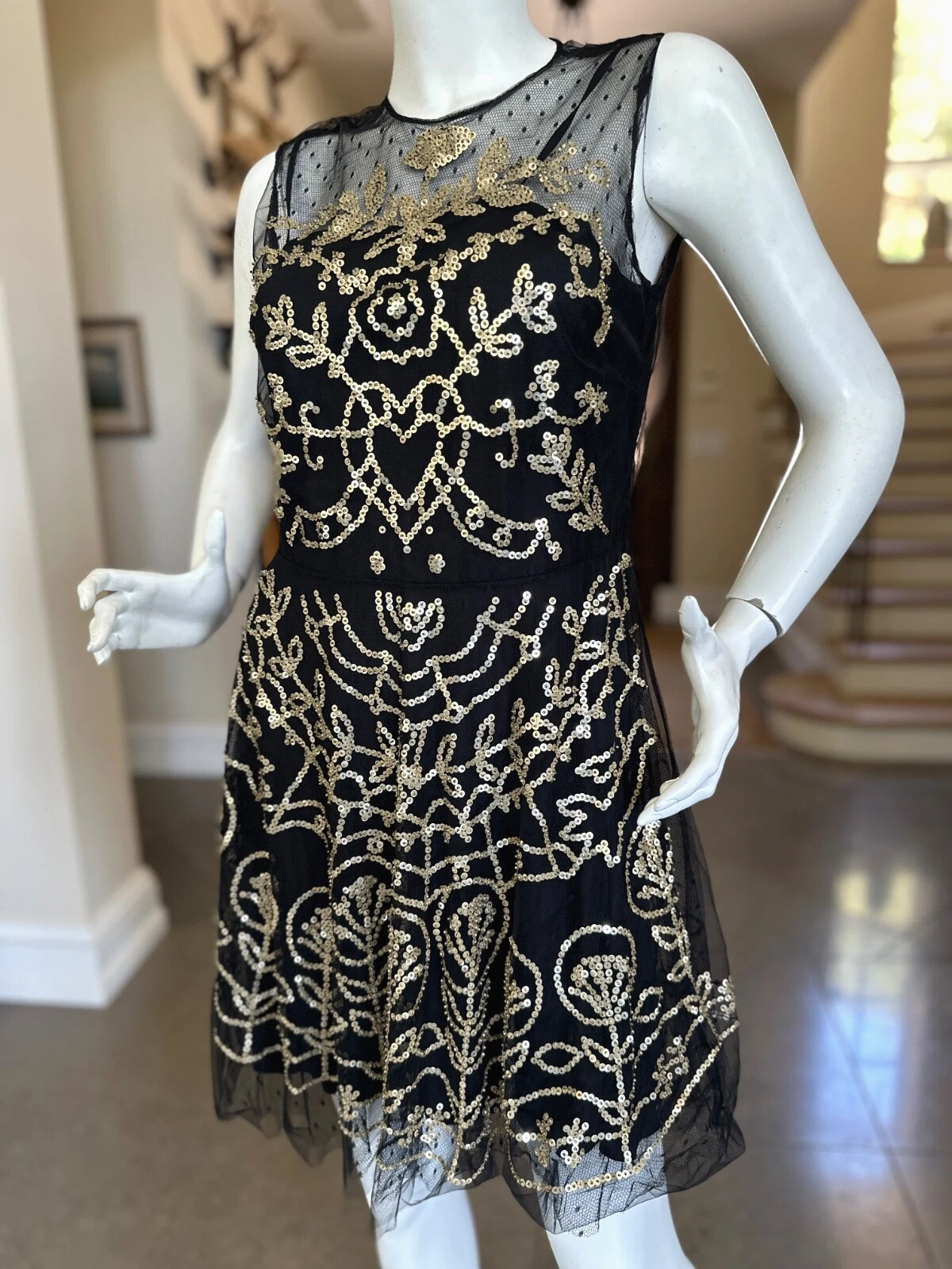 Abito piccolo nero RED VALENTINO con paillettes dorate nuovo con etichetta