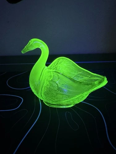 Vintage Fenton Uranium Ice Green Carnival Glass Swan Figure