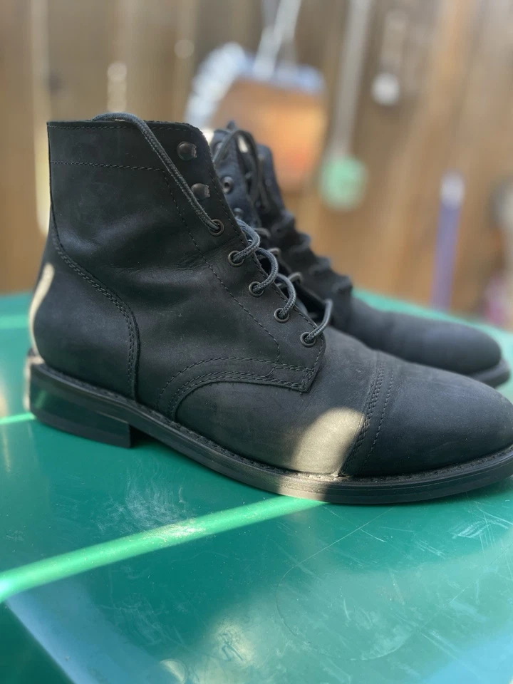 Thursday Boot Botas Capitán Negro Mate 10.5 Y Georgia Bota Puntera Acero 10.5 Foto 2 de 4