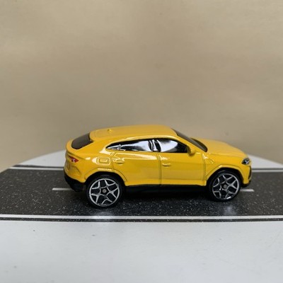 2020 Hot Wheels HW Exotics  17 Lamborghini Urus 213/250 Yellow w/Chtome Y5 NM